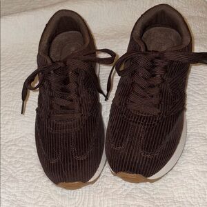 New without tags, 
Women’s size 8 Brown corduroy sugar kiss chunky sneakers